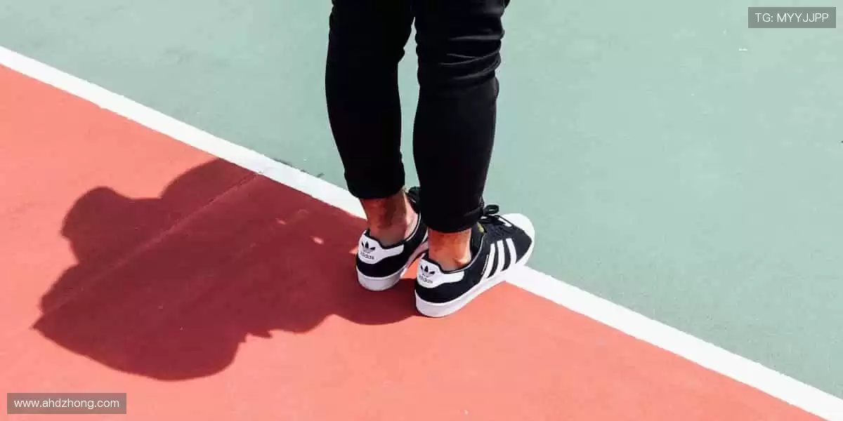 👟潮流装备,个性定制!从球鞋到球衣,打造专属你的运动风格!🎾